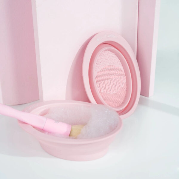 Brushworks-silicone-makeup-Brush-Cleaning-bowl